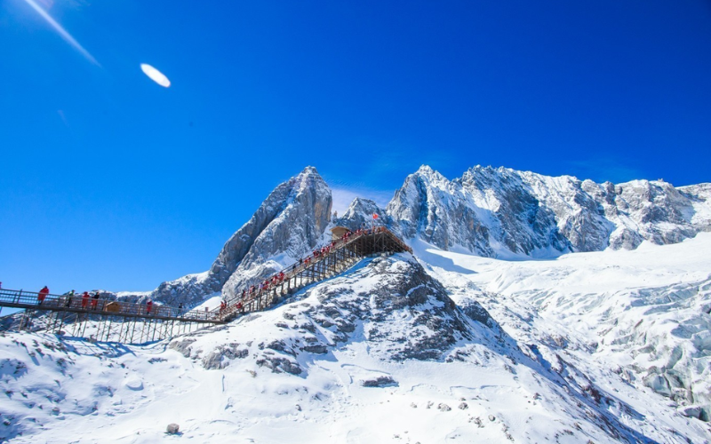 so sánh tour Côn Minh với tour Phượng Hoàng Cổ Trấn