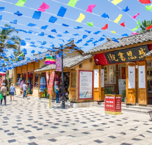 so sánh tour Côn Minh với tour Phượng Hoàng Cổ Trấn