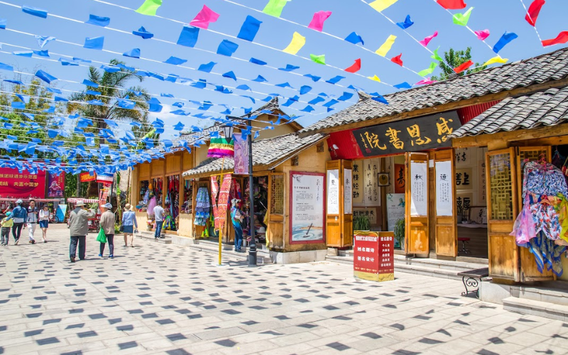 so sánh tour Côn Minh với tour Phượng Hoàng Cổ Trấn